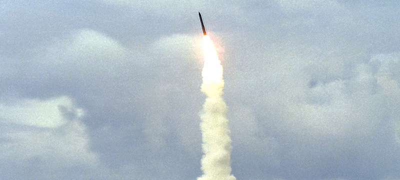 26 de agosto (1957) | URSS testa com sucesso míssil balístico intercontinental