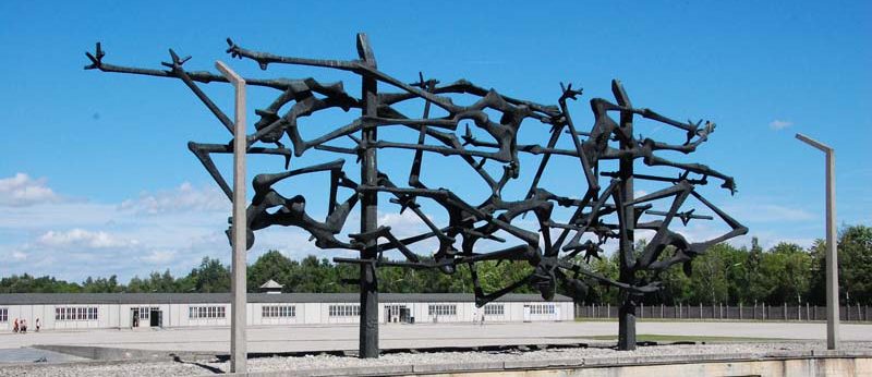 1945: Americanos libertam o campo de concentração de Dachau
