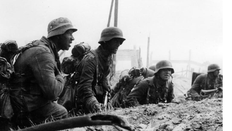 Stalingrado - Soldados alemães em posição de ataque